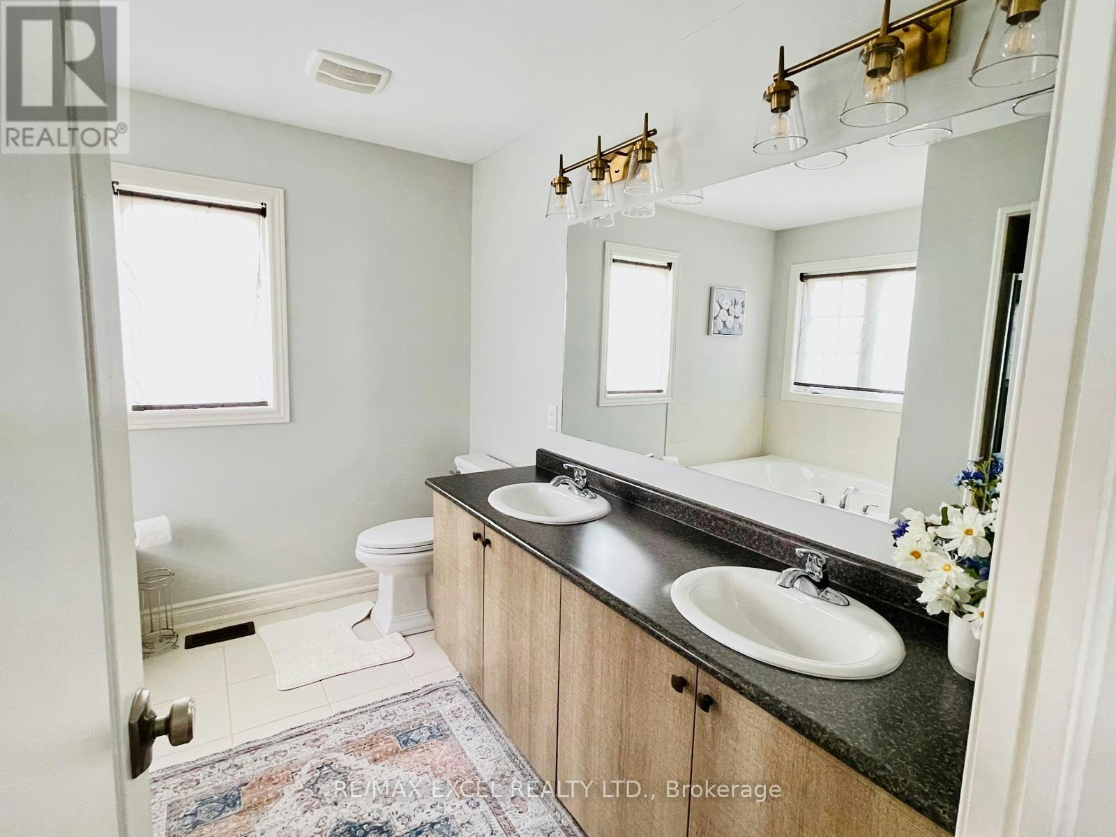 2 Peter Miller Street N, Aurora, ON, L4G 0W9 - 10