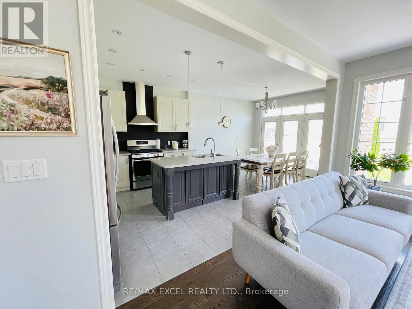 2 Peter Miller Street N, Aurora, ON, L4G 0W9 - 25