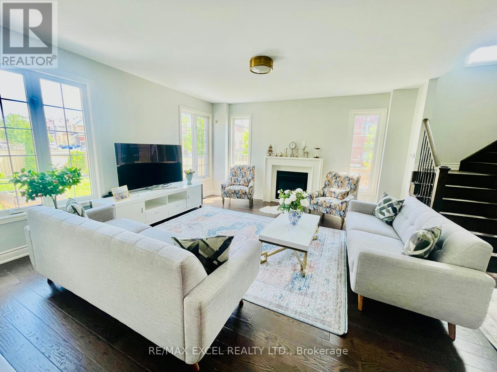 2 Peter Miller Street N, Aurora, ON, L4G 0W9 - 6