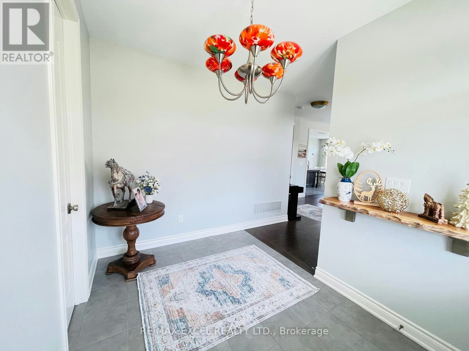 2 Peter Miller Street N, Aurora, ON, L4G 0W9 - 5