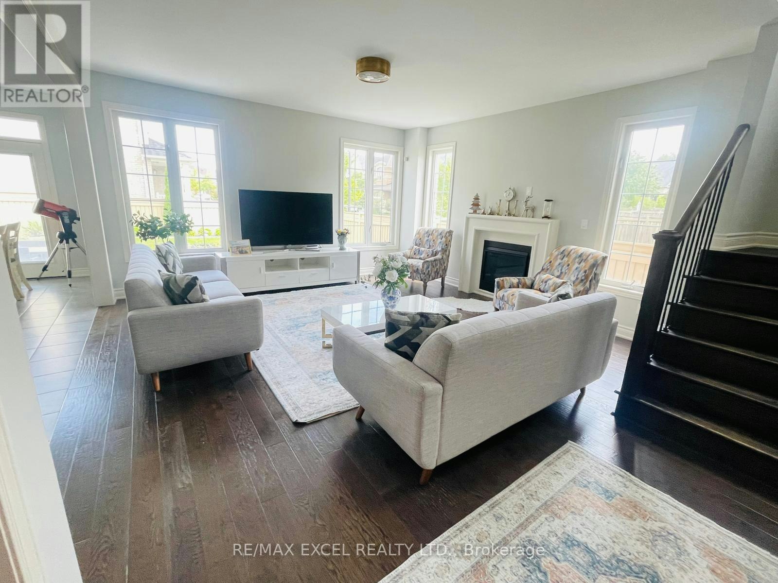 2 Peter Miller Street N, Aurora, ON, L4G 0W9 - 8