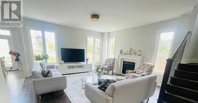 2 Peter Miller Street N, Aurora, ON, L4G 0W9 - 8