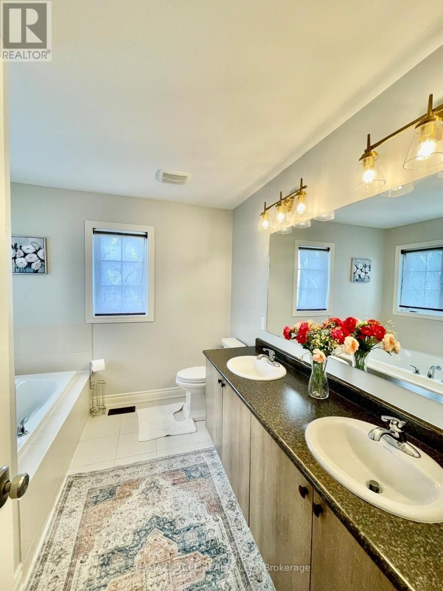 2 Peter Miller Street N, Aurora, ON, L4G 0W9 - 16
