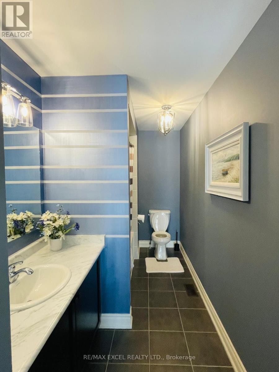2 Peter Miller Street N, Aurora, ON, L4G 0W9 - 11