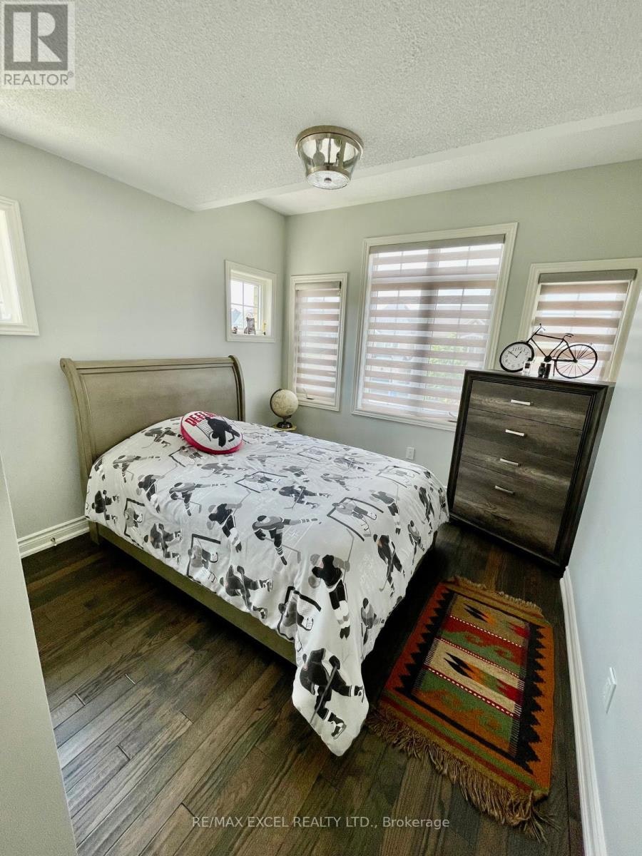 2 Peter Miller Street N, Aurora, ON, L4G 0W9 - 17