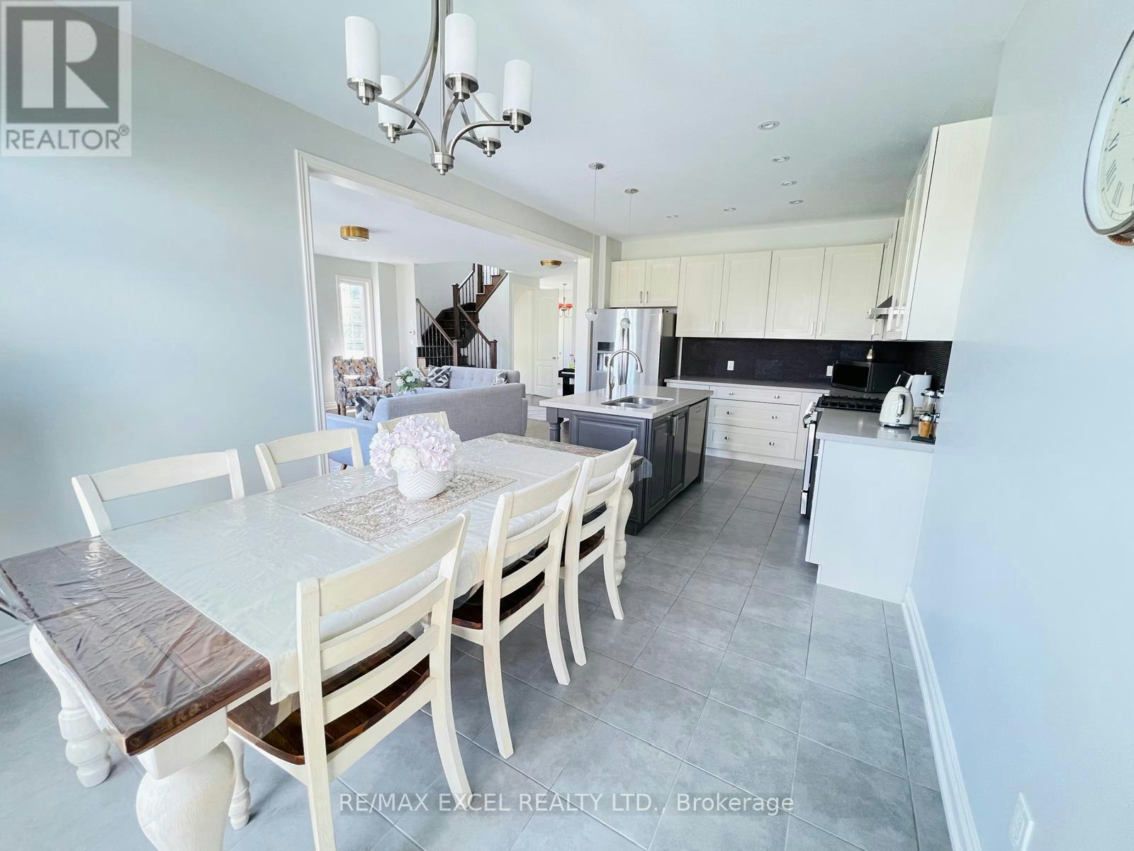 2 Peter Miller Street N, Aurora, ON, L4G 0W9 - 24