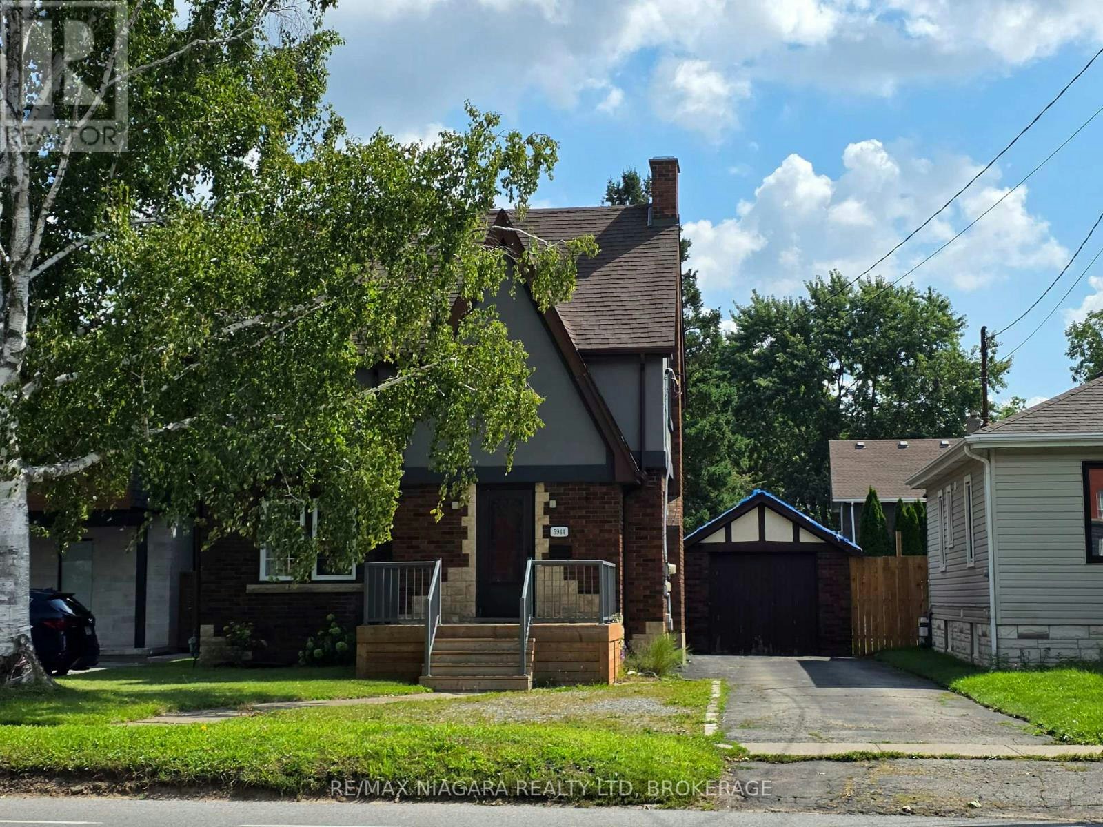 5944 Dorchester Road, Niagara Falls, ON, L2G 5S9
