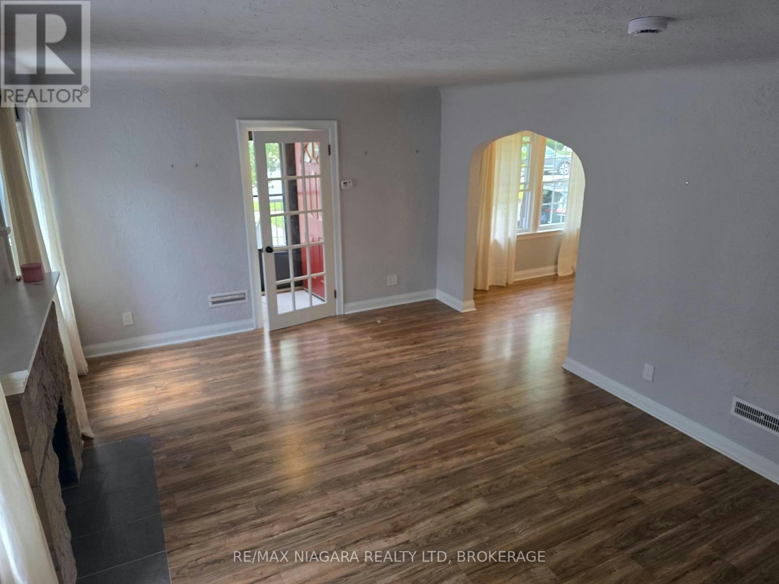 5944 Dorchester Road, Niagara Falls, ON, L2G 5S9 - 6