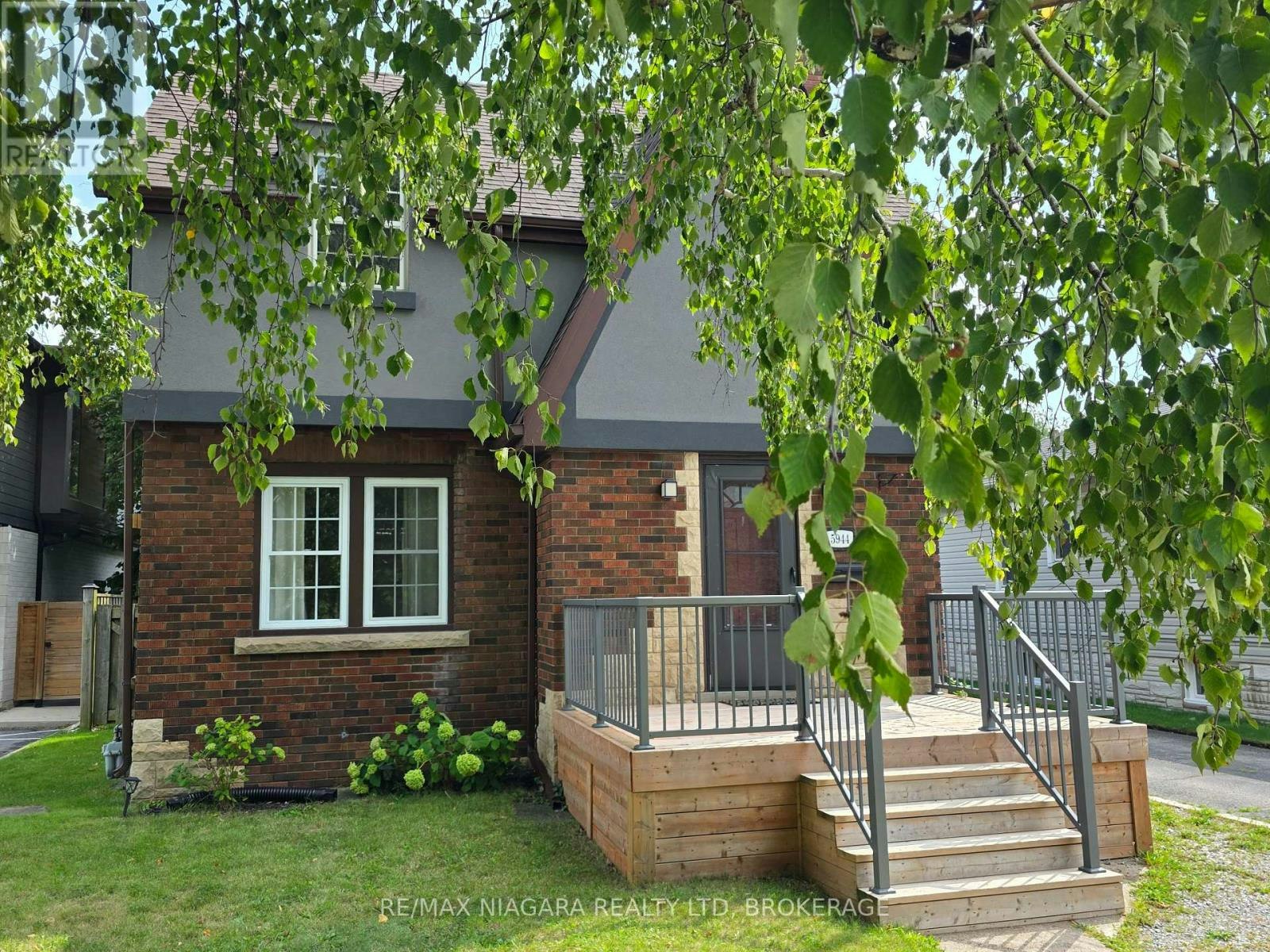 5944 Dorchester Road, Niagara Falls, ON, L2G 5S9 - 2