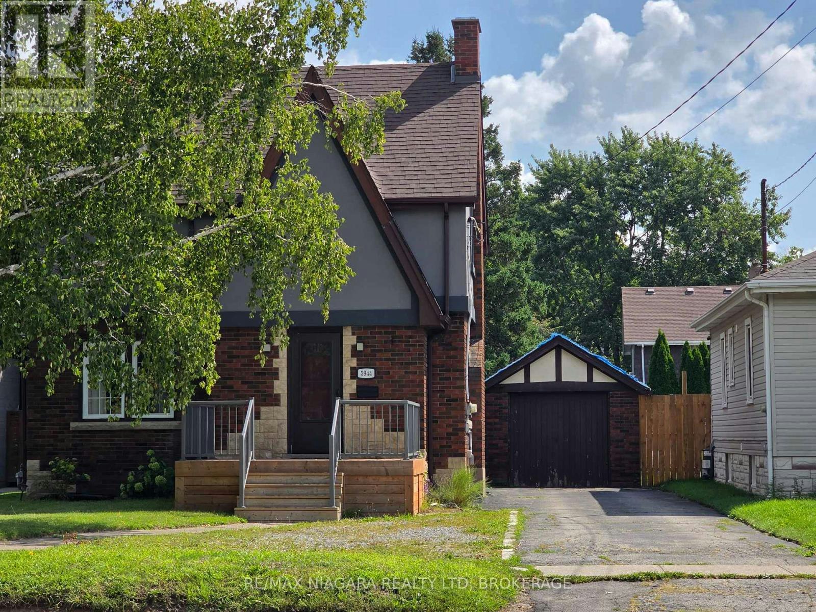 5944 Dorchester Road, Niagara Falls, ON, L2G 5S9