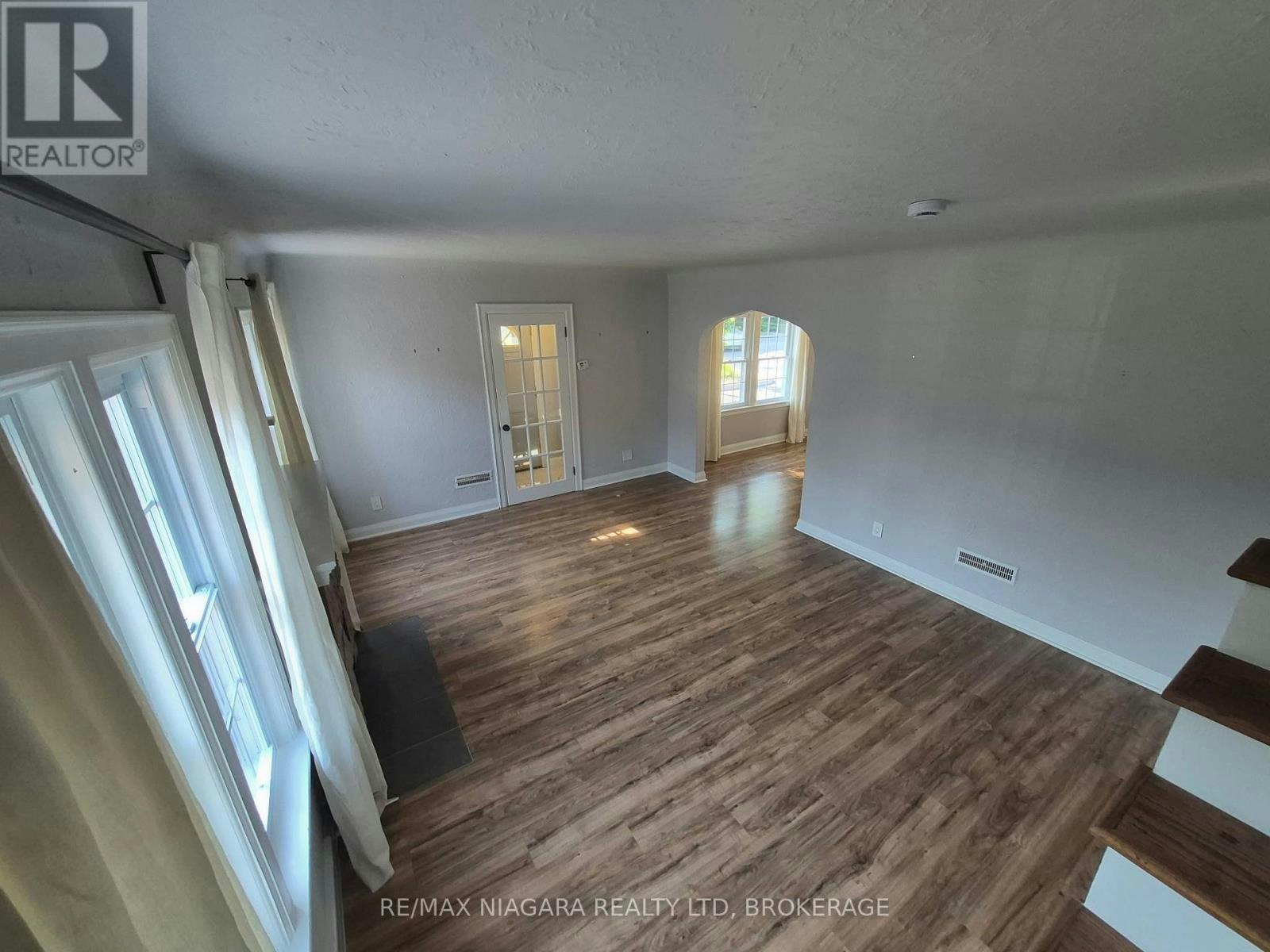 5944 Dorchester Road, Niagara Falls, ON, L2G 5S9 - 4