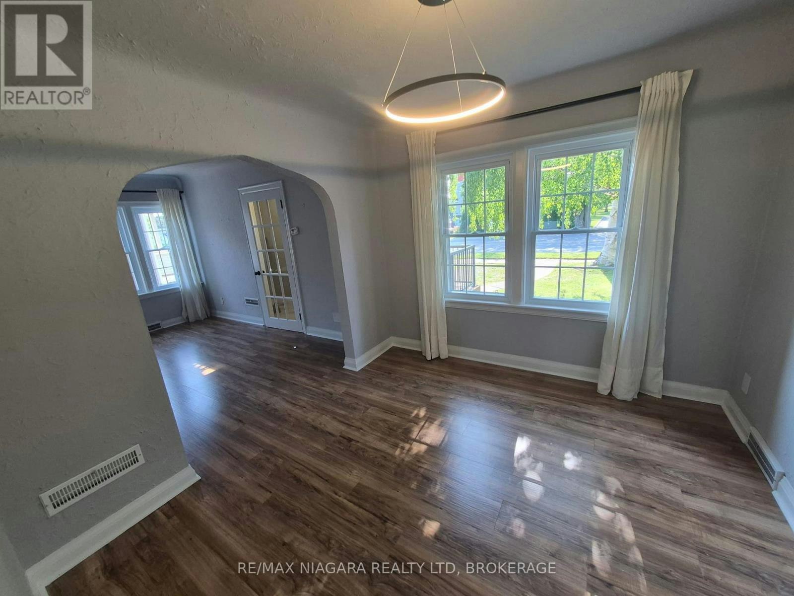 5944 Dorchester Road, Niagara Falls, ON, L2G 5S9 - 10