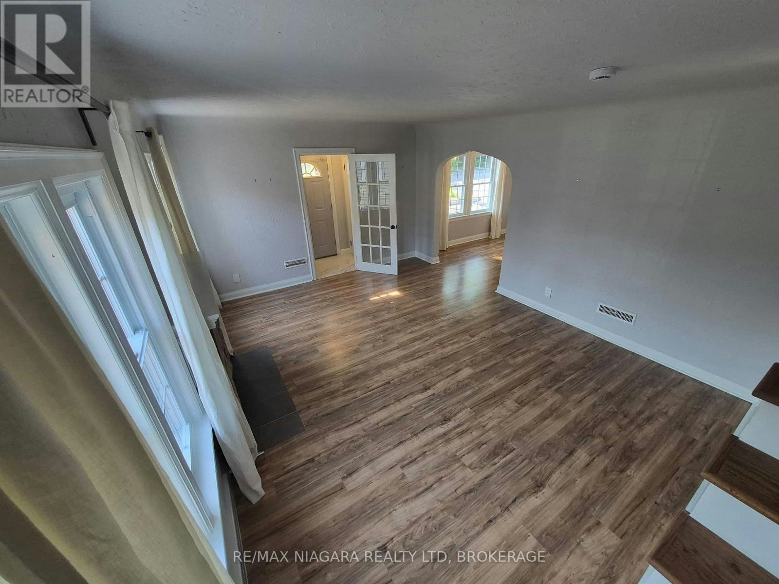 5944 Dorchester Road, Niagara Falls, ON, L2G 5S9 - 7