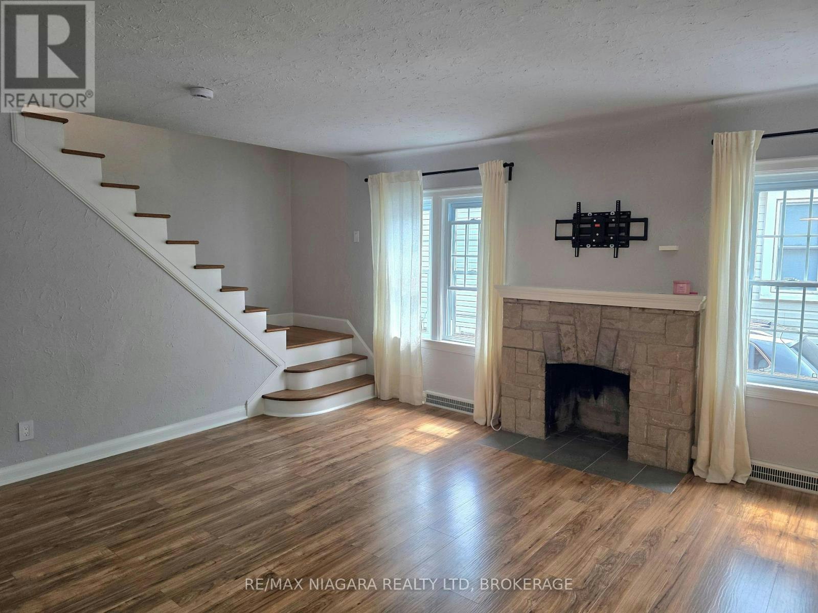 5944 Dorchester Road, Niagara Falls, ON, L2G 5S9 - 8