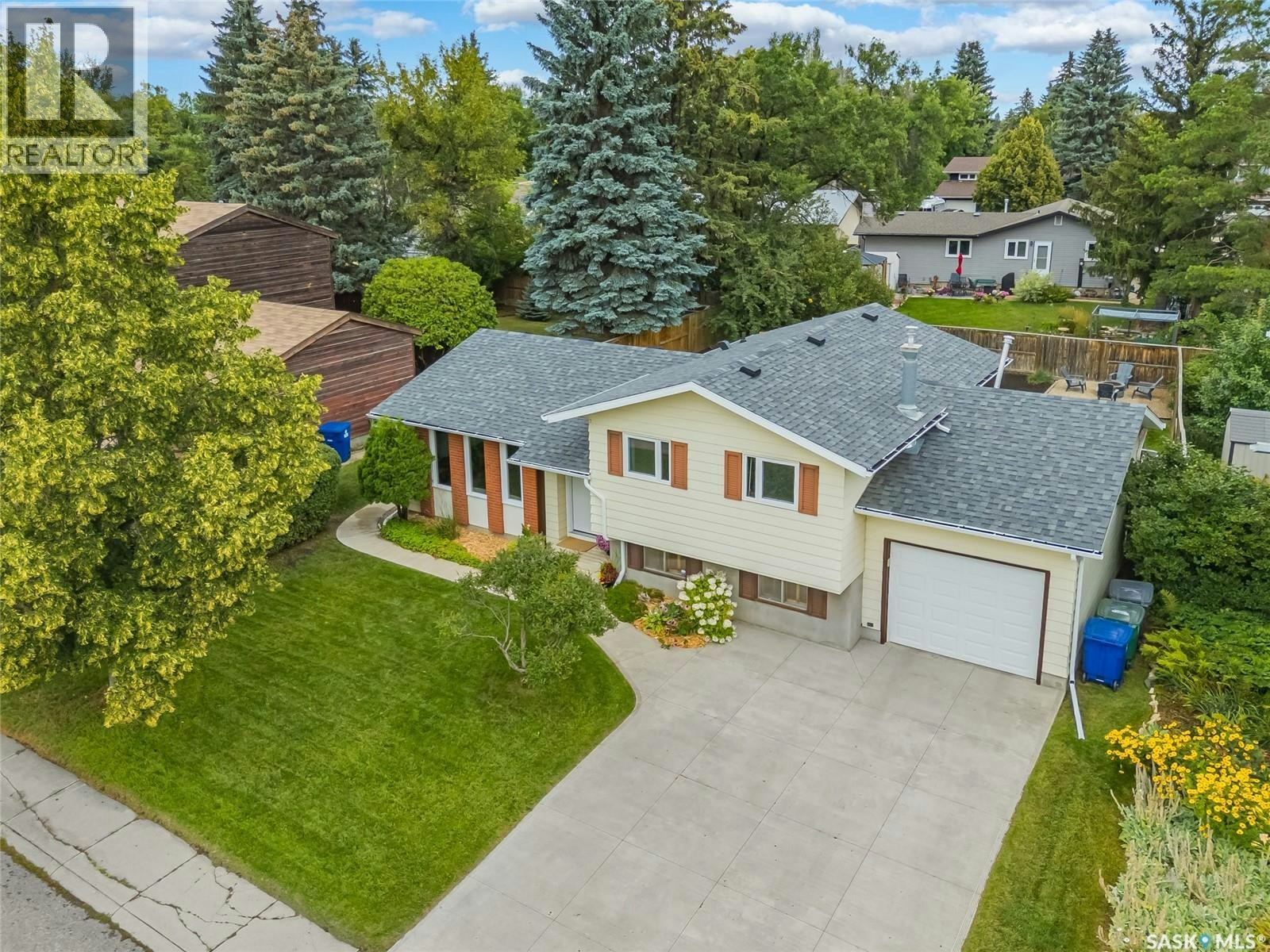 15 Dragan Crescent, Saskatoon, SK, S7H 5C8