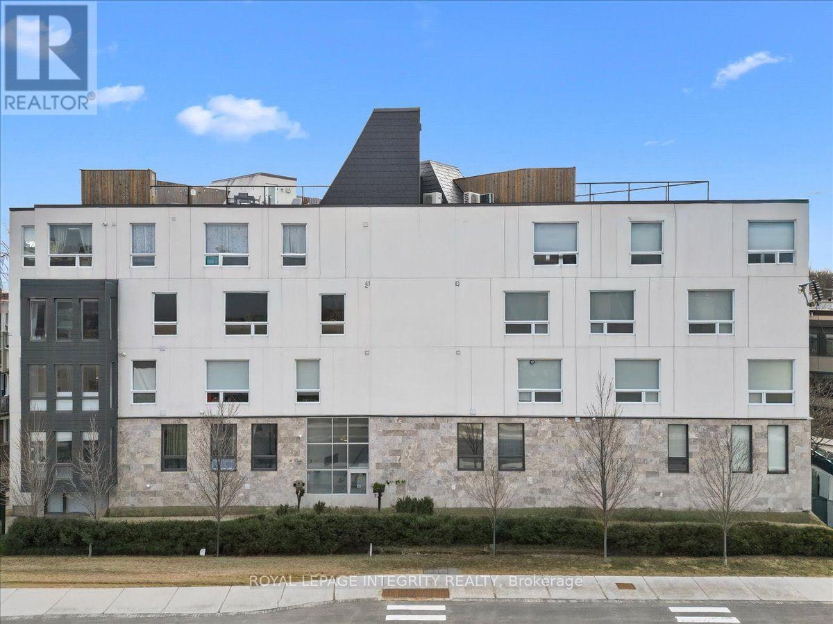 204-150 Greenfield Avenue, Ottawa, ON, K1S 0X8