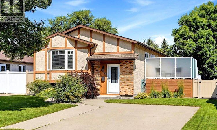 6422 Hird Crescent