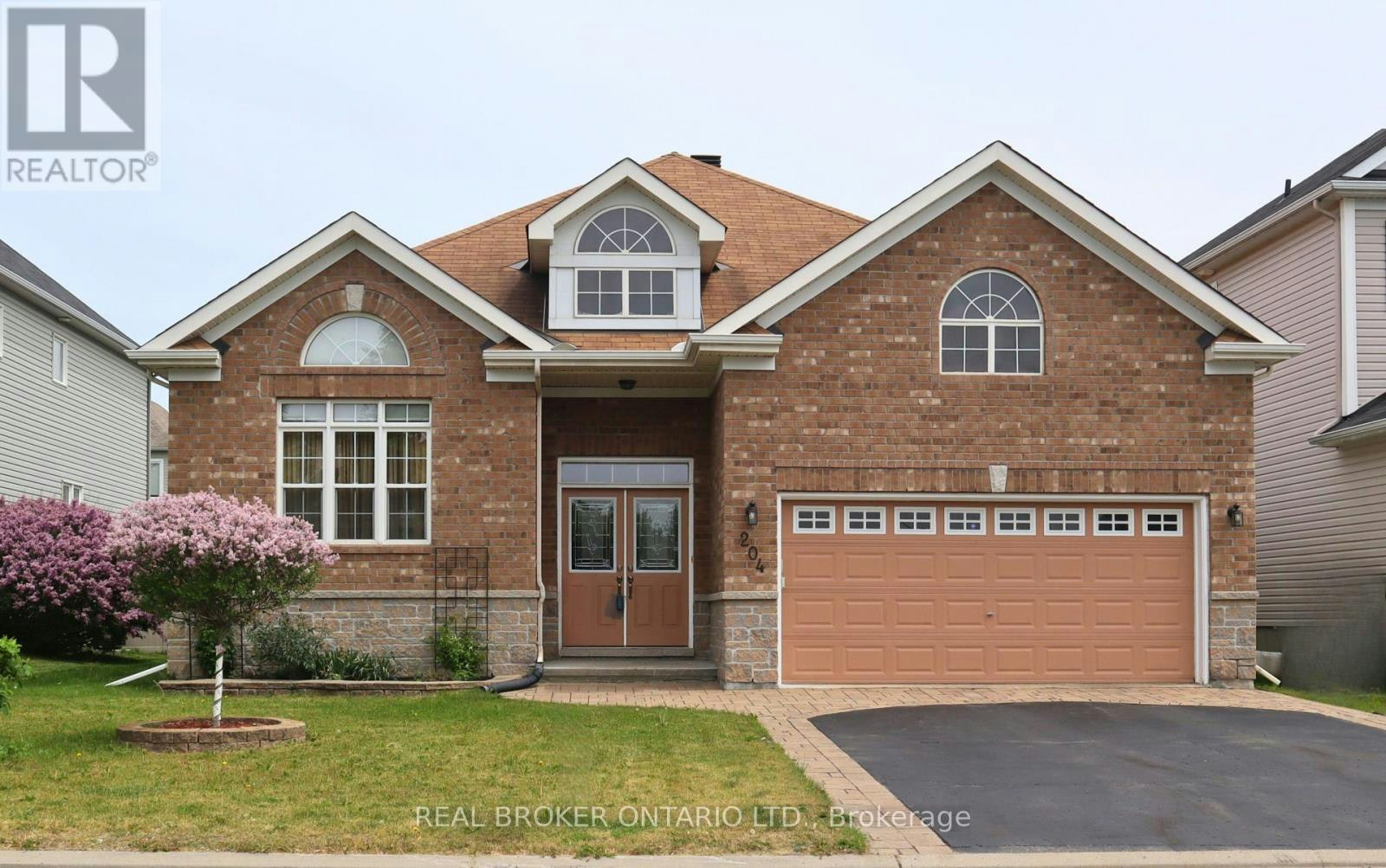 204 Hillpark High Street, Ottawa, ON, K1W 0B5