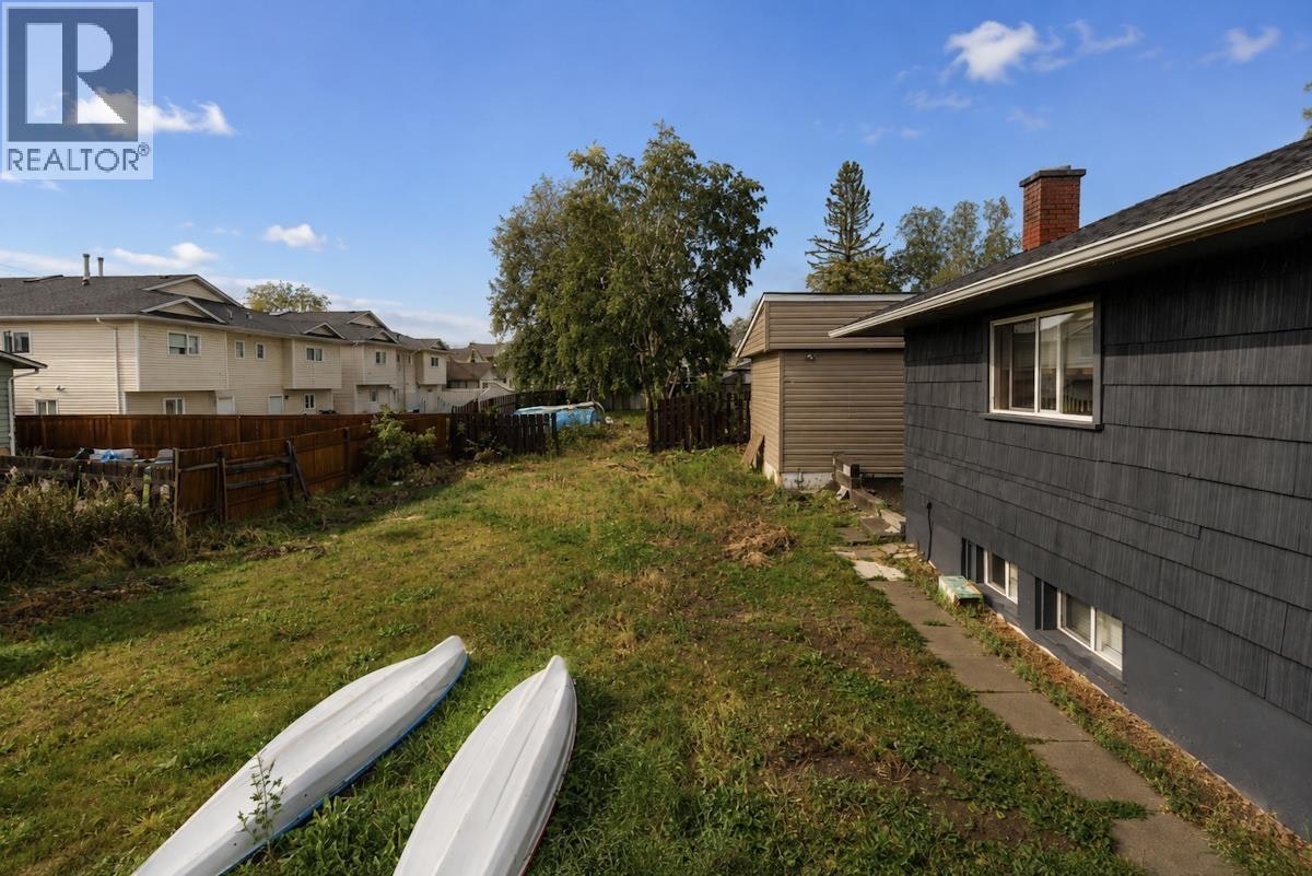 2025 Pine Street - 4