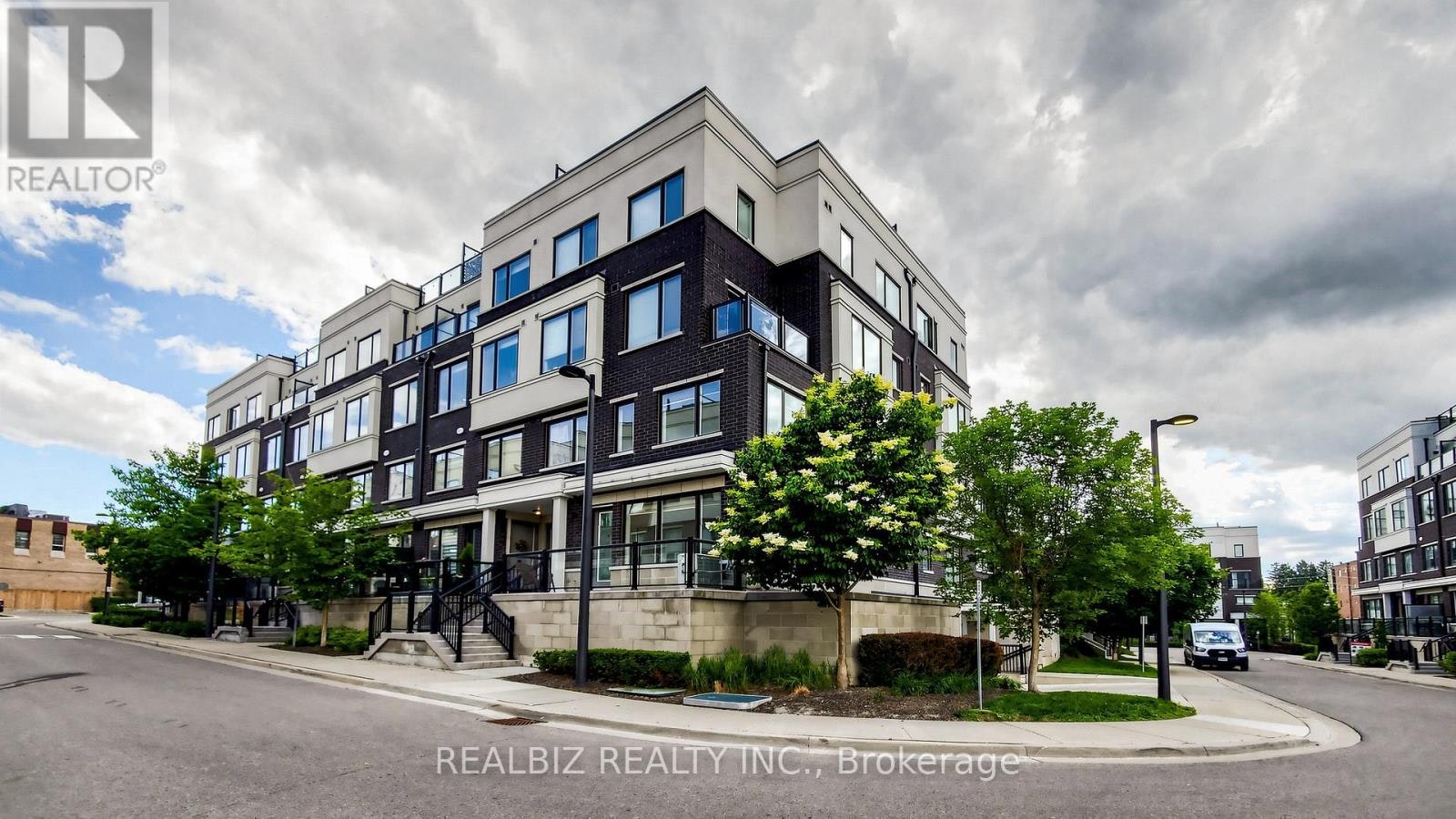 77-400 Alex Gardner Circle, Aurora, ON, L4G 3G5 - 2