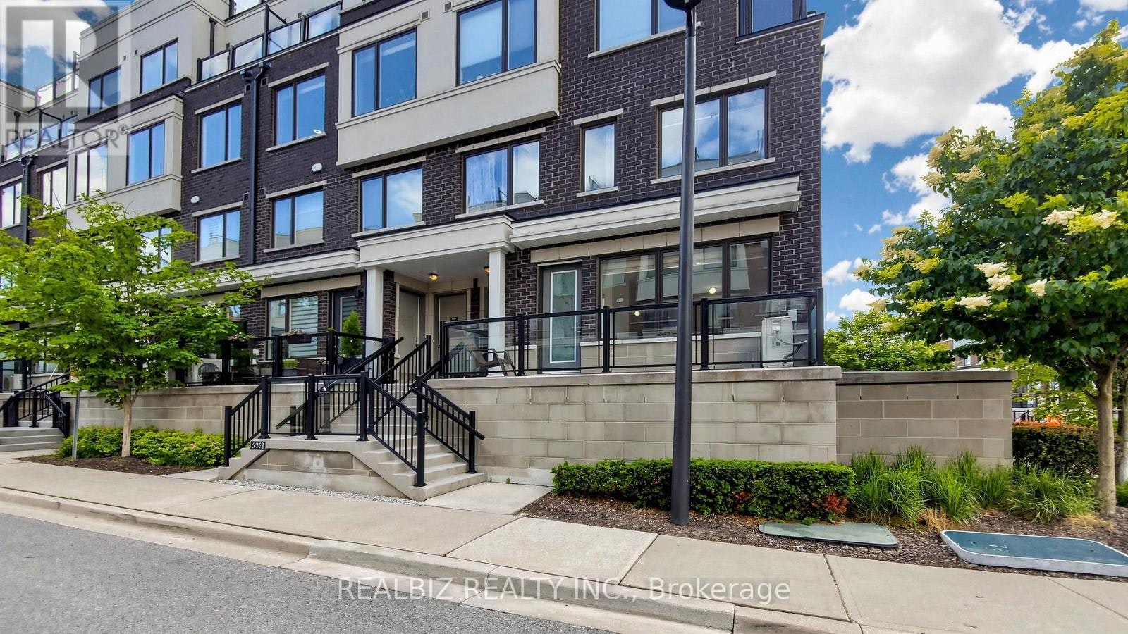 77-400 Alex Gardner Circle, Aurora, ON, L4G 3G5 - 3