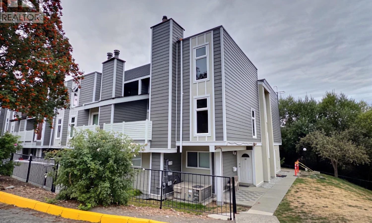 52-1435 Summit Drive