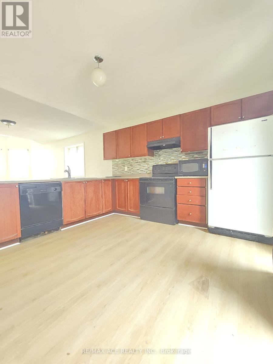 MAIN-48 Ambler Bay, Barrie, ON, L4M 7A6 - 2