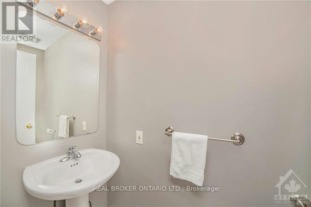 222 Meadowbreeze Drive, Ottawa, ON, K2M 3B3 - 12