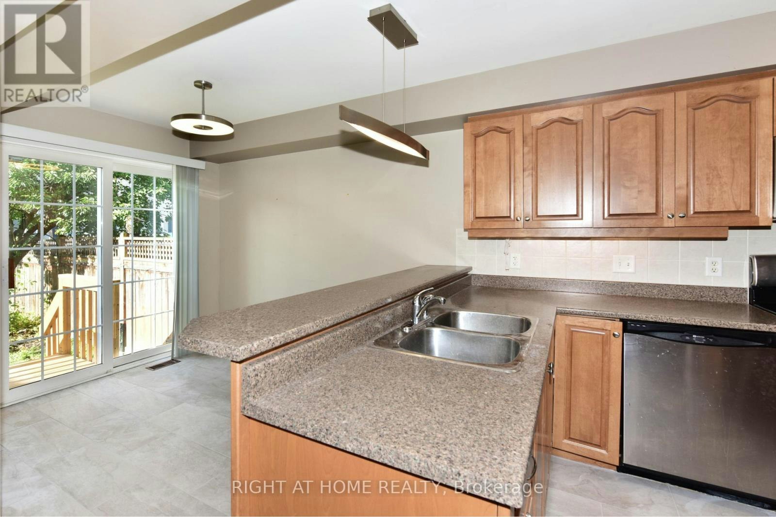 118 Braddock Private, Ottawa, ON, K2J 0E6 - 12