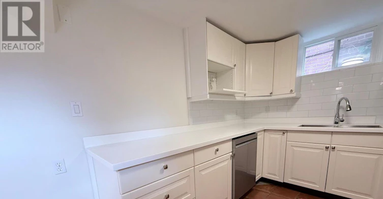 LOWER-172 Queenslea Avenue, Toronto, ON, M9N 2L3 - 4