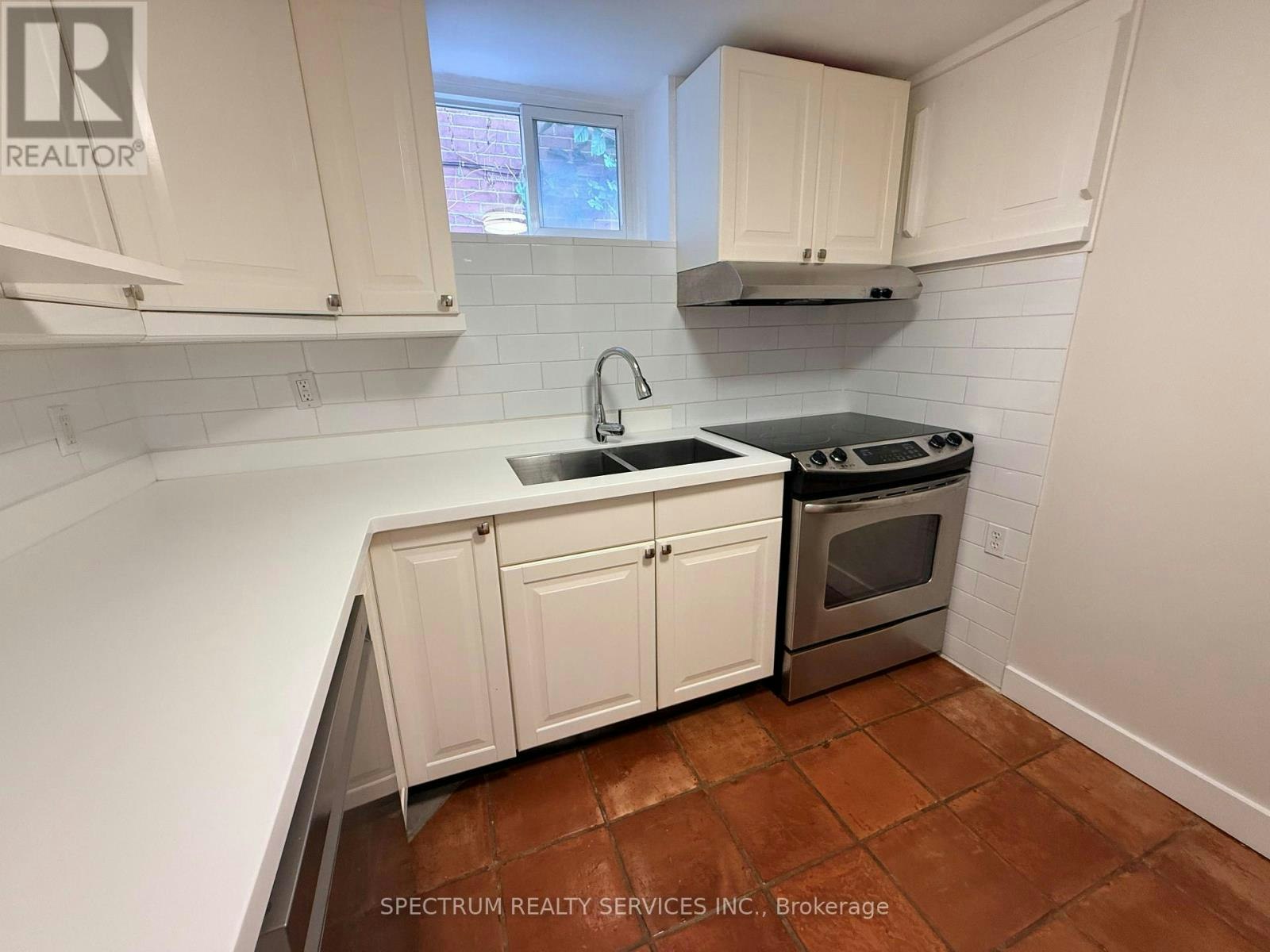 LOWER-172 Queenslea Avenue, Toronto, ON, M9N 2L3 - 2