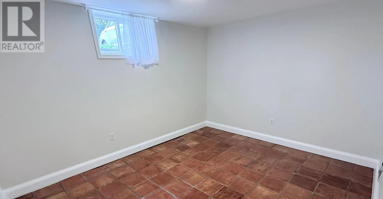 LOWER-172 Queenslea Avenue, Toronto, ON, M9N 2L3 - 11