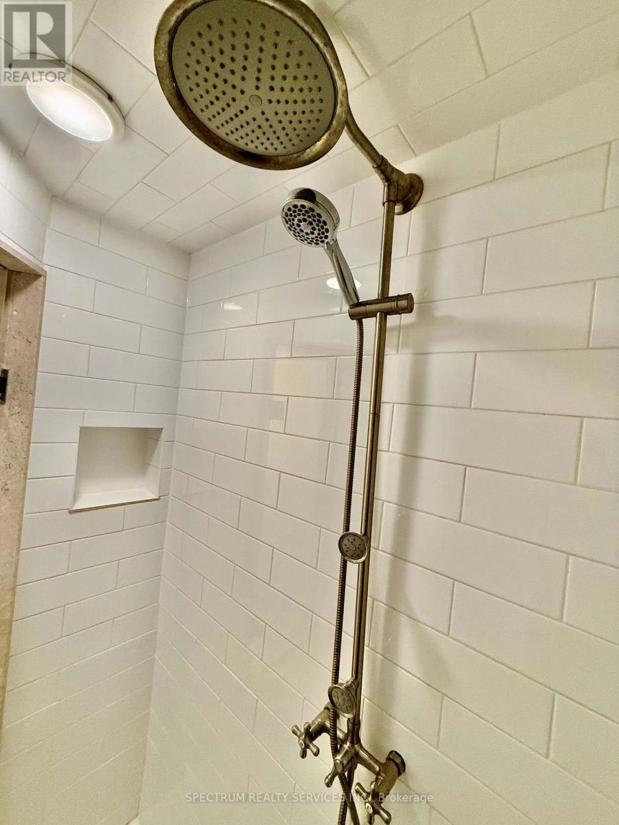 LOWER-172 Queenslea Avenue, Toronto, ON, M9N 2L3 - 20