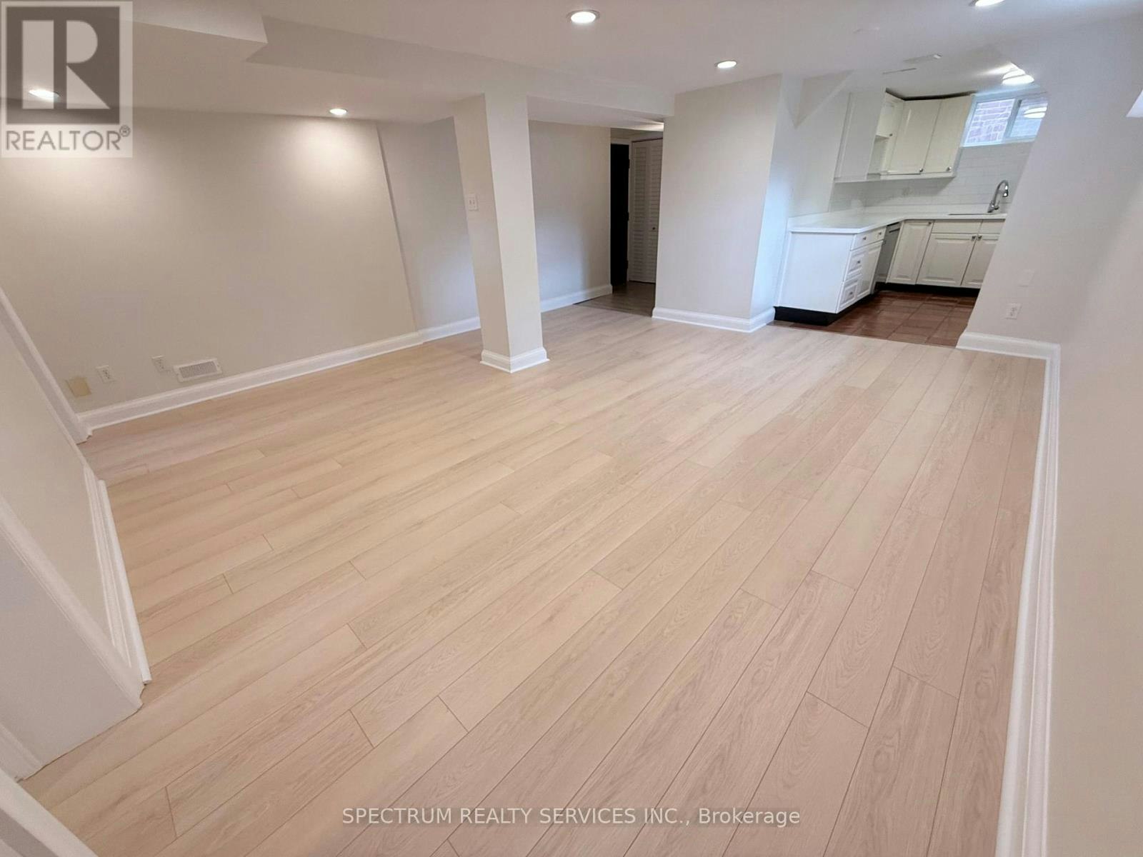 LOWER-172 Queenslea Avenue, Toronto, ON, M9N 2L3 - 16