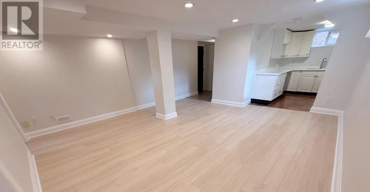 LOWER-172 Queenslea Avenue, Toronto, ON, M9N 2L3 - 16