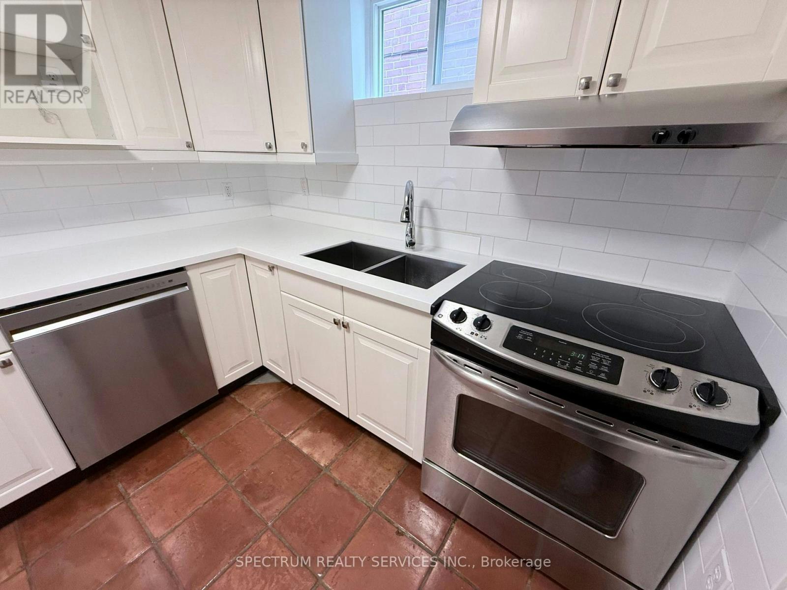 LOWER-172 Queenslea Avenue, Toronto, ON, M9N 2L3 - 3