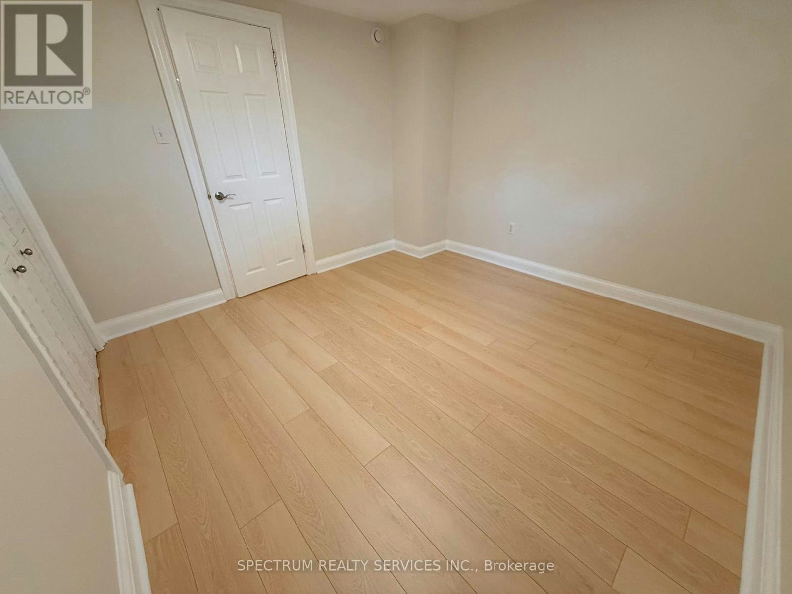 LOWER-172 Queenslea Avenue, Toronto, ON, M9N 2L3 - 8