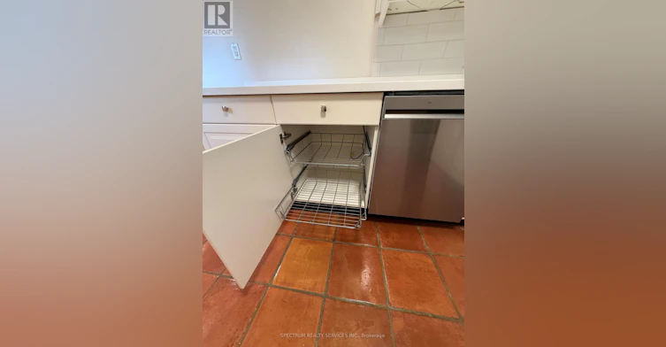 LOWER-172 Queenslea Avenue, Toronto, ON, M9N 2L3 - 6