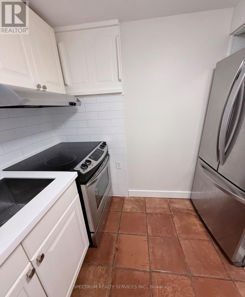 LOWER-172 Queenslea Avenue, Toronto, ON, M9N 2L3 - 7