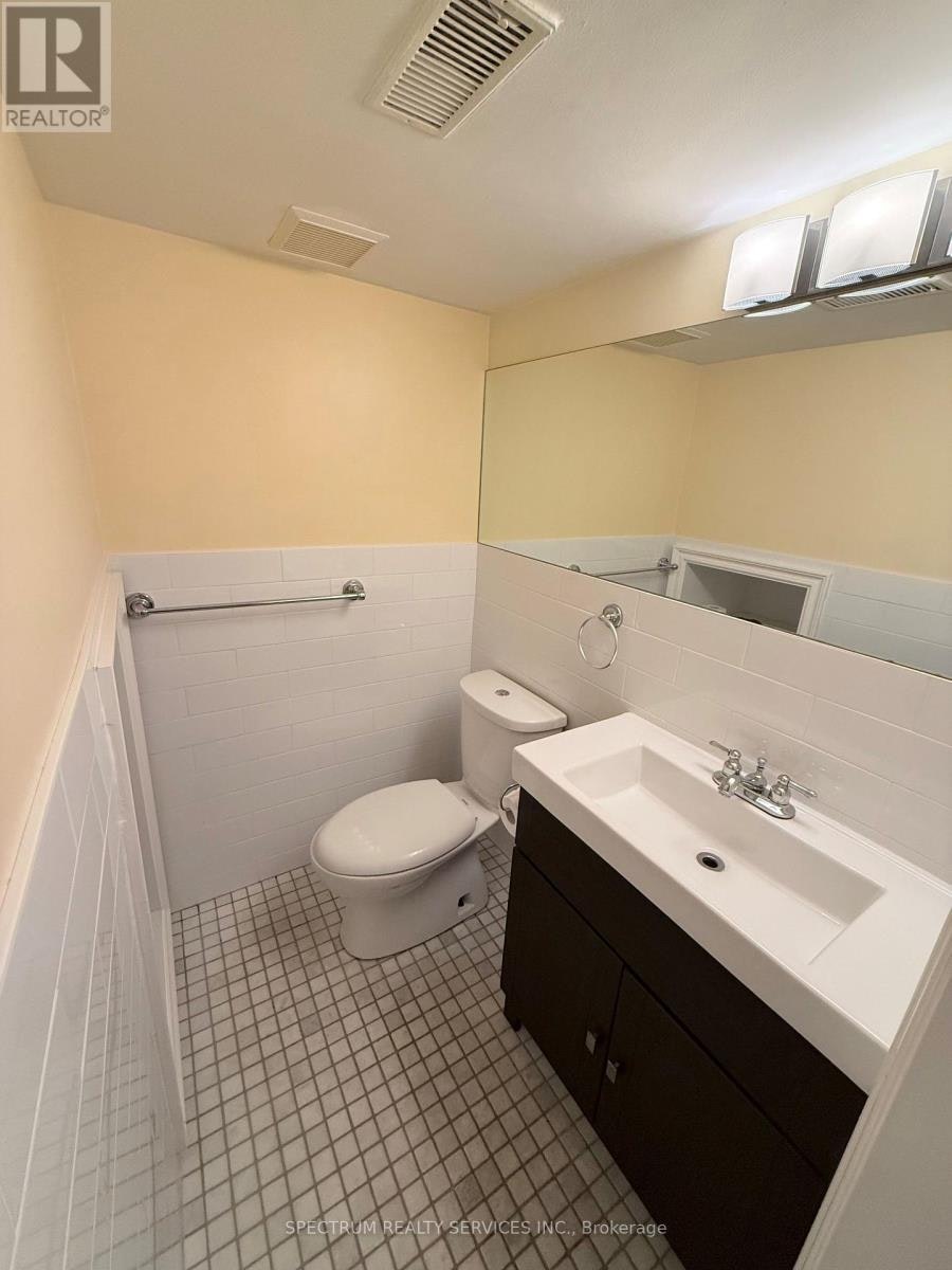LOWER-172 Queenslea Avenue, Toronto, ON, M9N 2L3 - 17