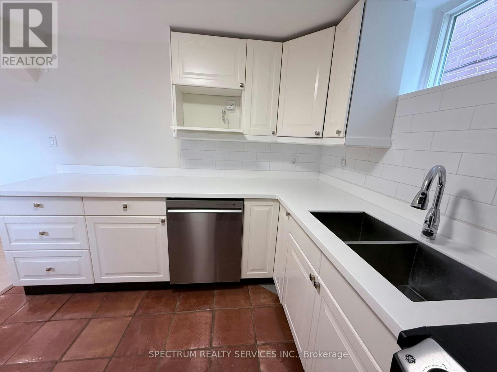 LOWER-172 Queenslea Avenue, Toronto, ON, M9N 2L3