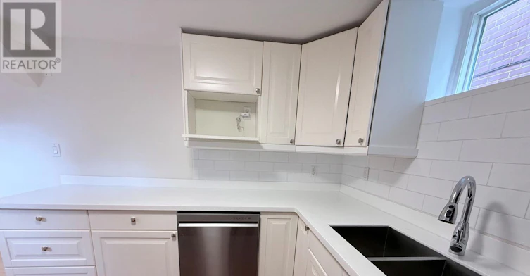 LOWER-172 Queenslea Avenue, Toronto, ON, M9N 2L3