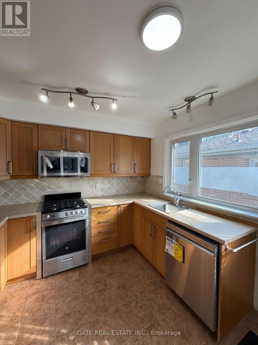 MAIN-112 Santa Barbara Road, Toronto, ON, M2N 2C5 - 19