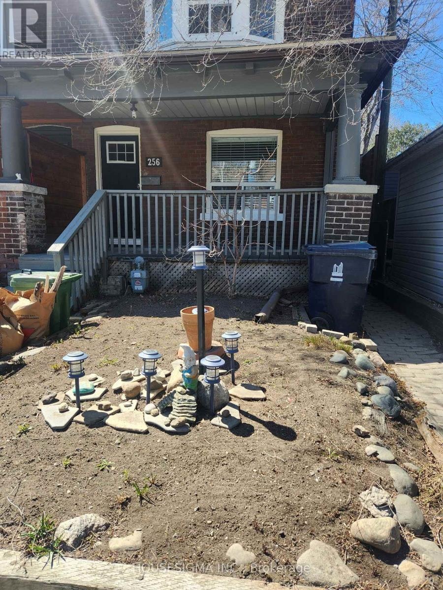 256 Woodbine Avenue, Toronto, ON, M4L 3P2