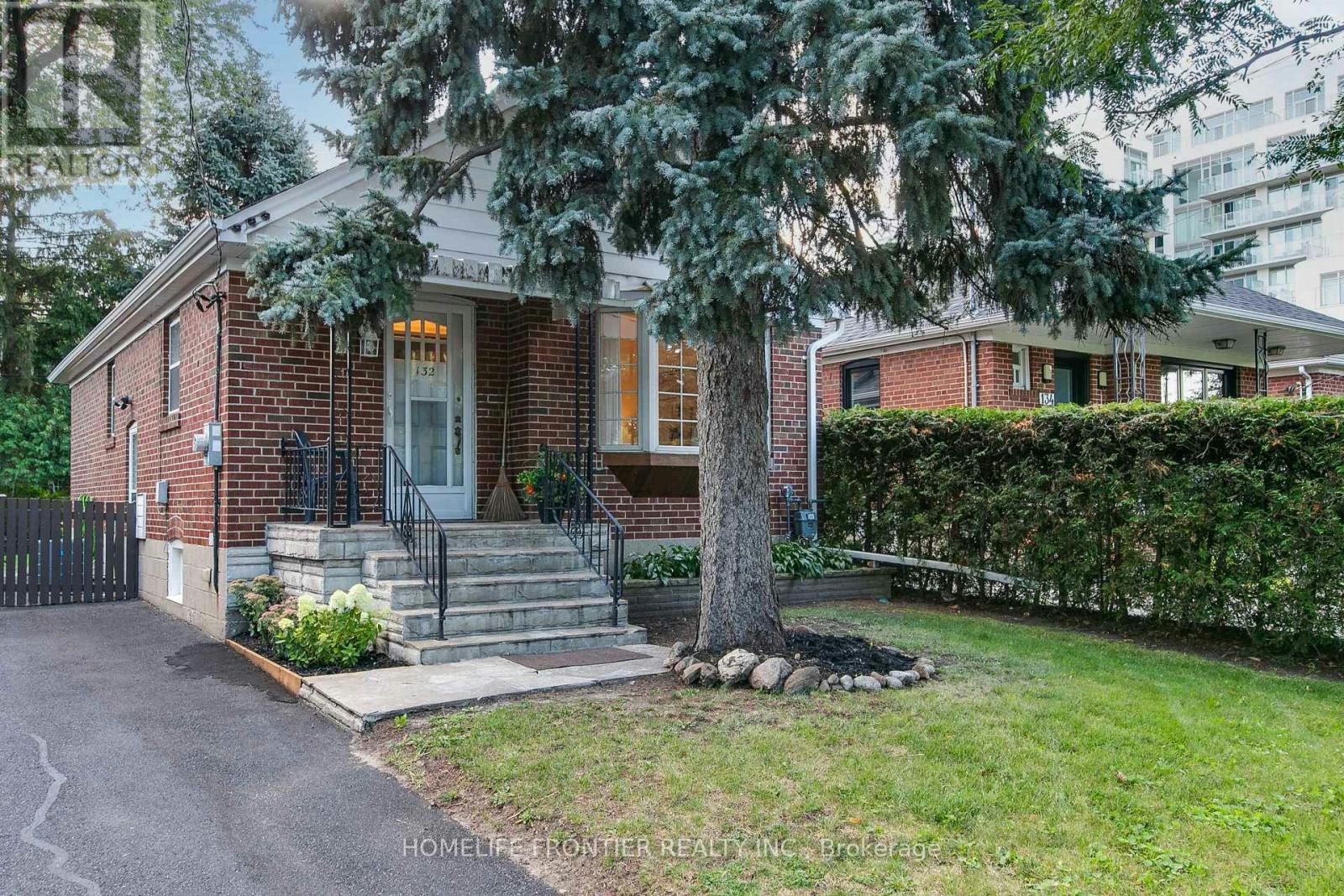 132 Wesley Street, Toronto, ON, M8Y 2X1