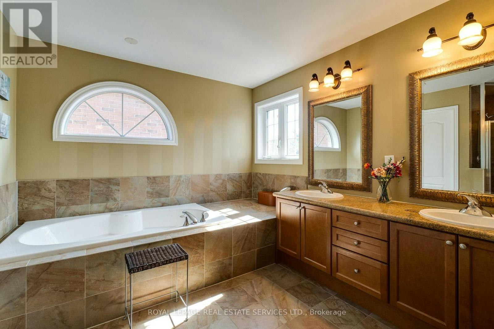 167 Innville Crescent, Oakville, ON, L6L 0B8 - 38