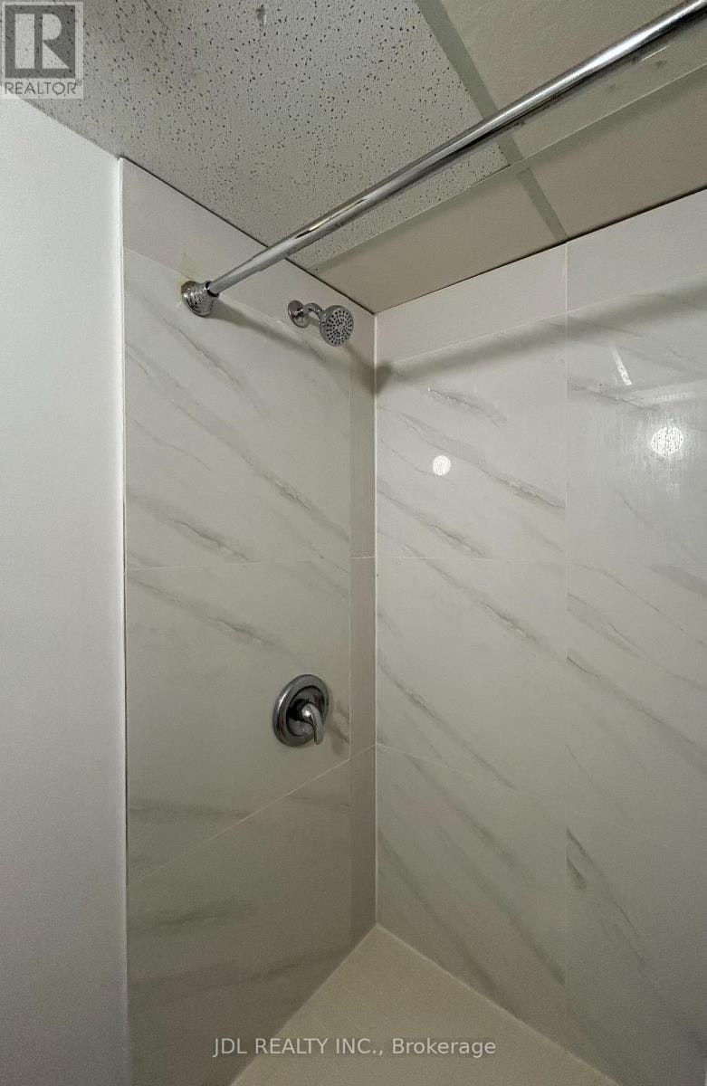 B-MASTER 3 Bedroom Butterfield Dr Drive, Toronto, ON, M3A 2L9 - 5