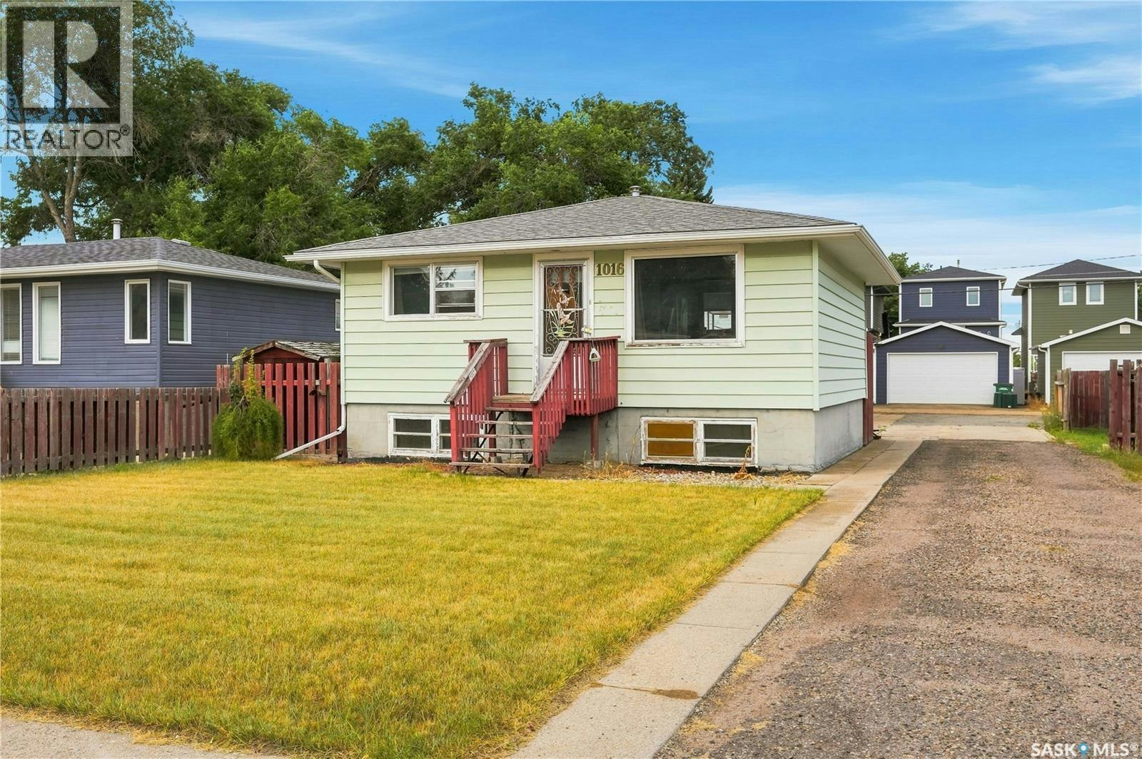 1016 Hastings Street, Moose Jaw, SK, S6H 5R8