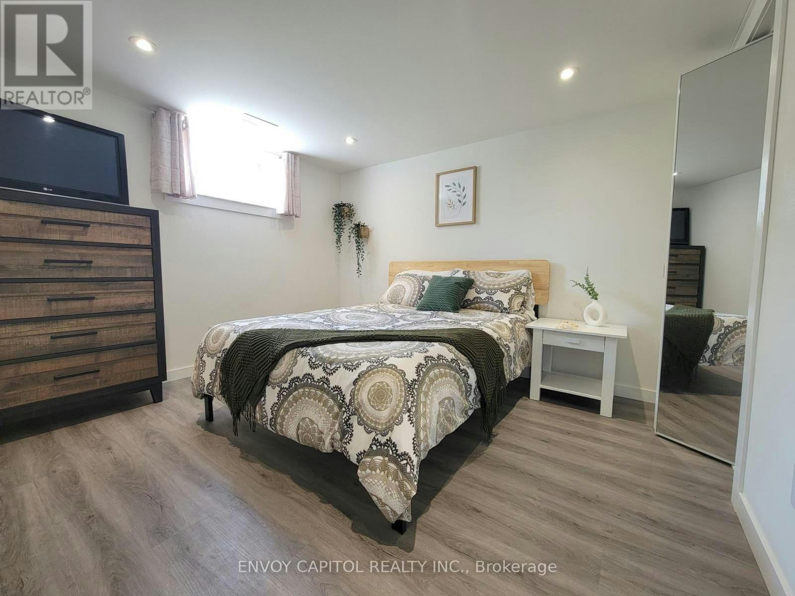 22 Bilardi Court, Hamilton, ON, L8H 3G3 - 6
