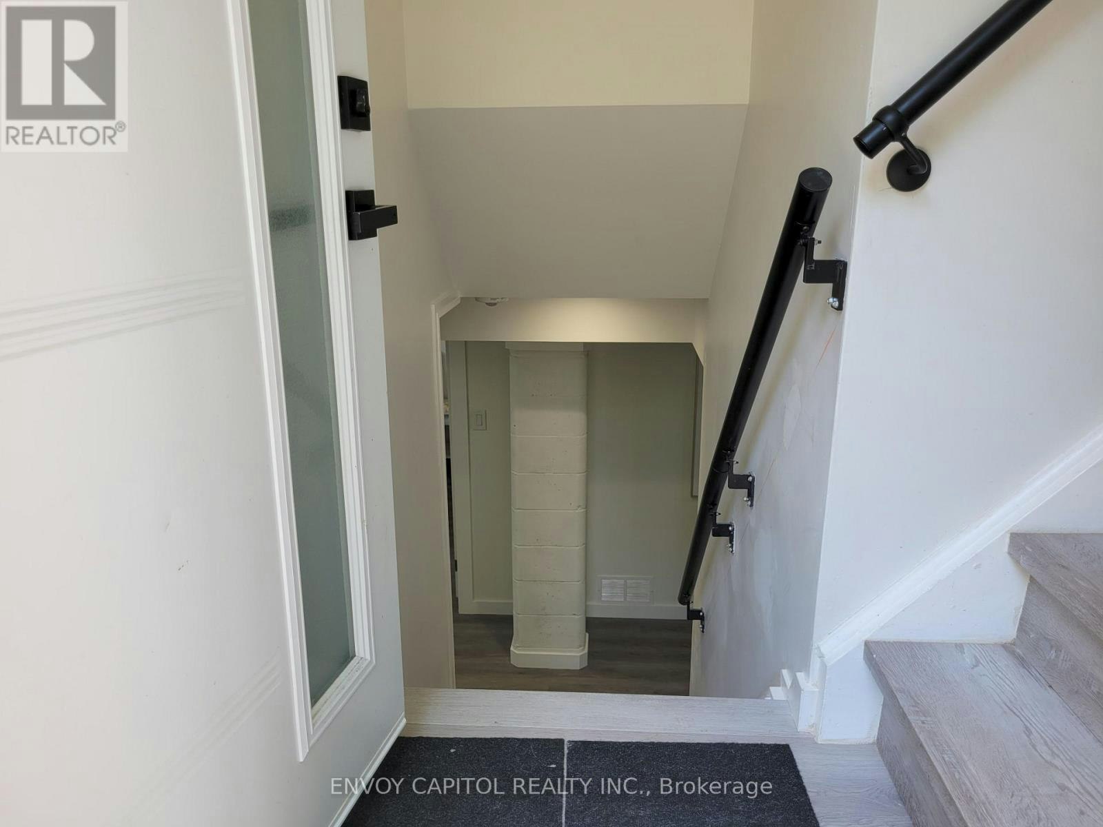 22 Bilardi Court, Hamilton, ON, L8H 3G3 - 2